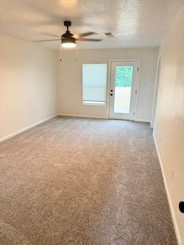 208 Colinas Avenue NE, Albuquerque, NM 87113