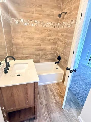 208 Colinas Avenue NE, Albuquerque, NM 87113