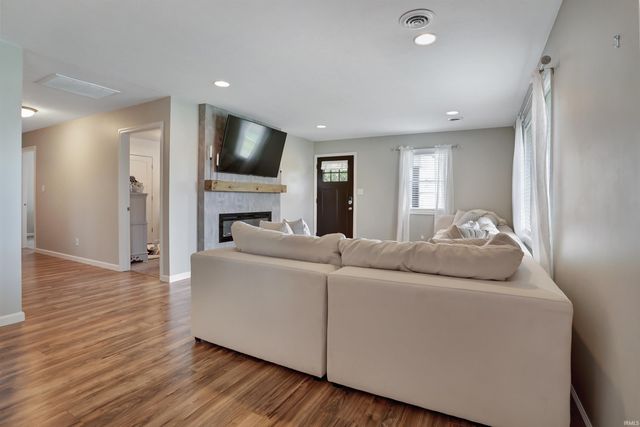 887 N Rebel Square, Rockport, IN 47635