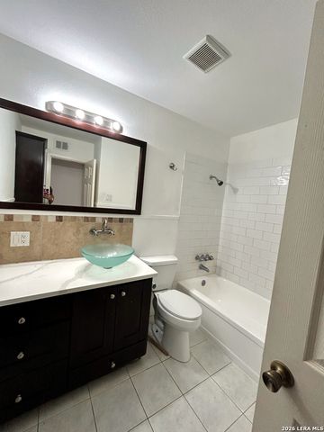 223 W Silver Sands Dr Apt 8, San Antonio, TX 78216