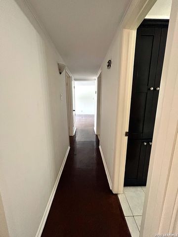 223 W Silver Sands Dr Apt 8, San Antonio, TX 78216