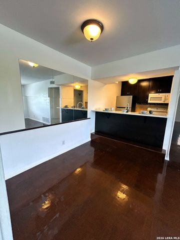 223 W Silver Sands Dr Apt 8, San Antonio, TX 78216