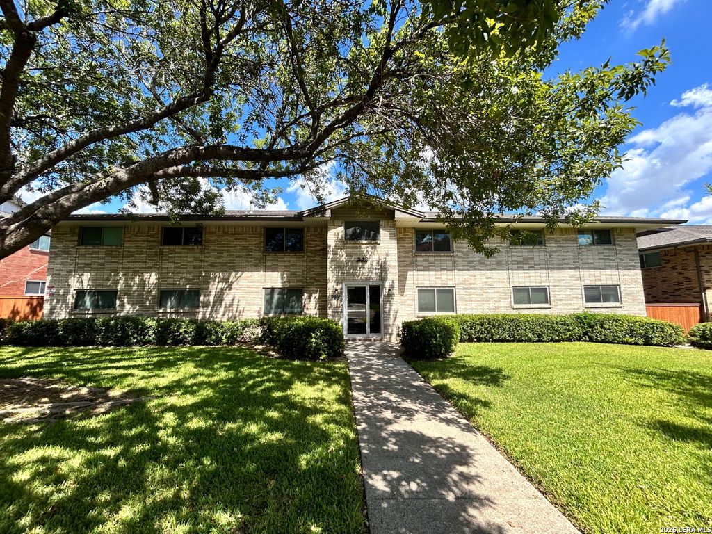 223 W Silver Sands Dr Apt 8, San Antonio, TX 78216
