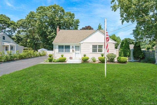 60 Hubbard Avenue, Riverhead, NY 11901