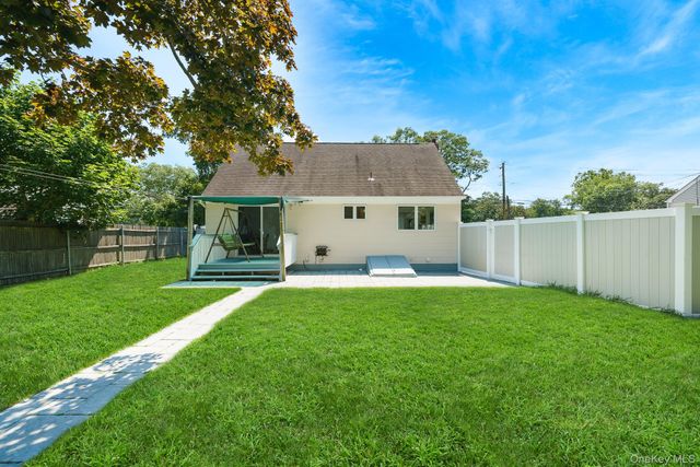 60 Hubbard Avenue, Riverhead, NY 11901