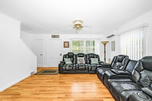 60 Hubbard Avenue, Riverhead, NY 11901