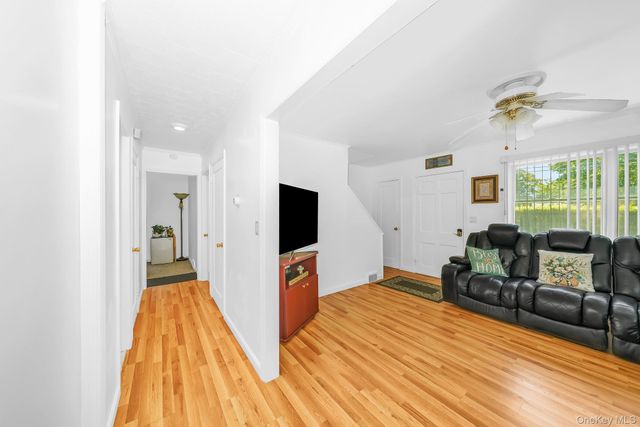 60 Hubbard Avenue, Riverhead, NY 11901