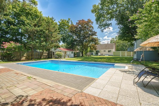60 Hubbard Avenue, Riverhead, NY 11901