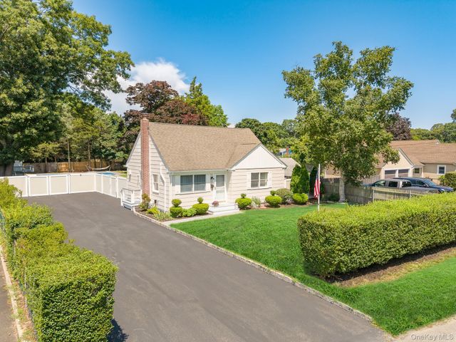 60 Hubbard Avenue, Riverhead, NY 11901