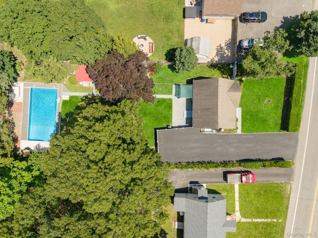 60 Hubbard Avenue, Riverhead, NY 11901