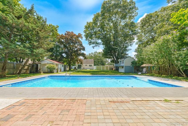 60 Hubbard Avenue, Riverhead, NY 11901
