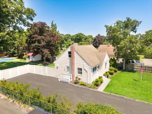 60 Hubbard Avenue, Riverhead, NY 11901
