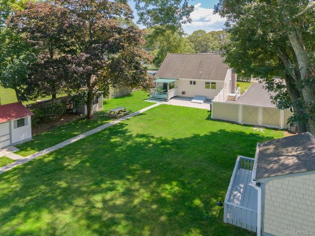 60 Hubbard Avenue, Riverhead, NY 11901