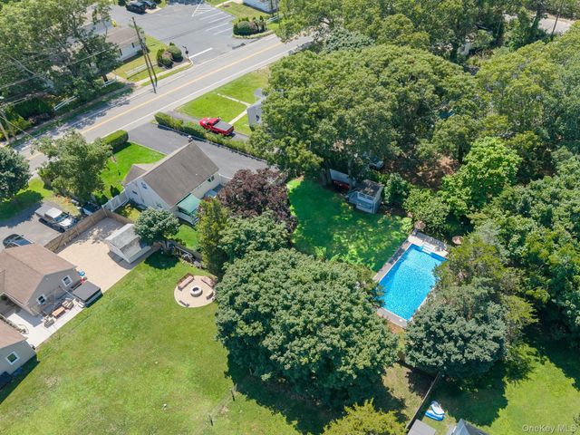 60 Hubbard Avenue, Riverhead, NY 11901