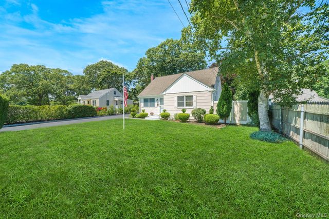 60 Hubbard Avenue, Riverhead, NY 11901