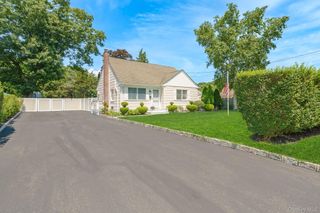 60 Hubbard Avenue, Riverhead, NY 11901