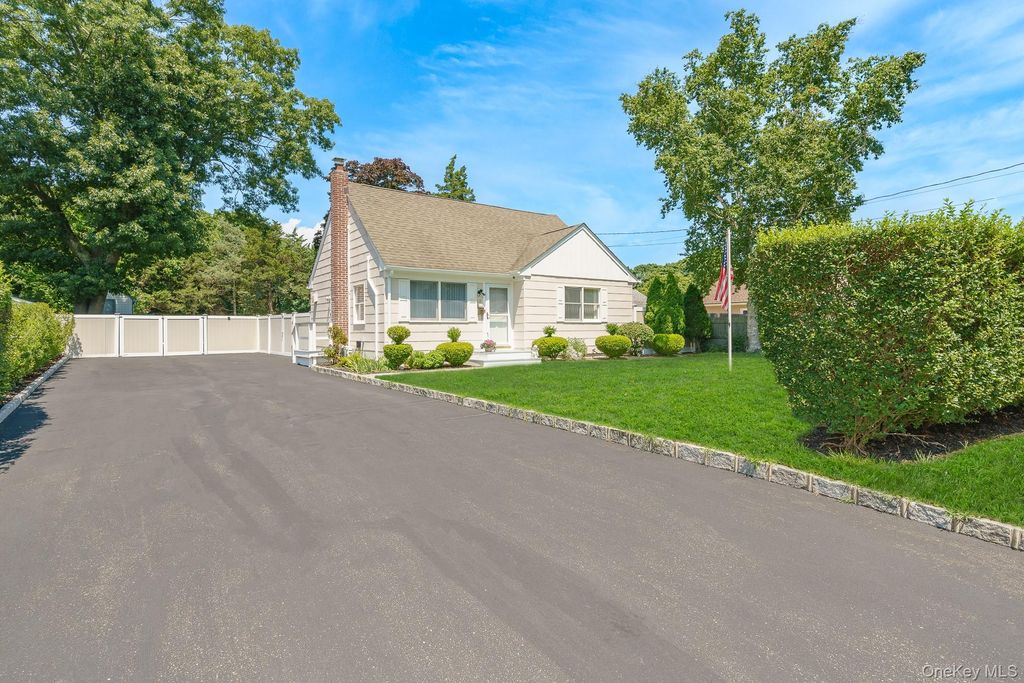 60 Hubbard Avenue, Riverhead, NY 11901