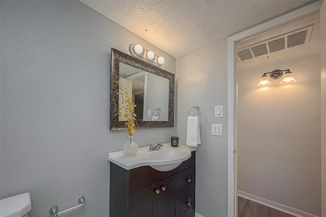 3224 Timmons Lane 147, Houston, TX 77027