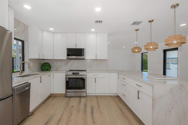 4721 Bayview Drive, Fort Lauderdale, FL 33308