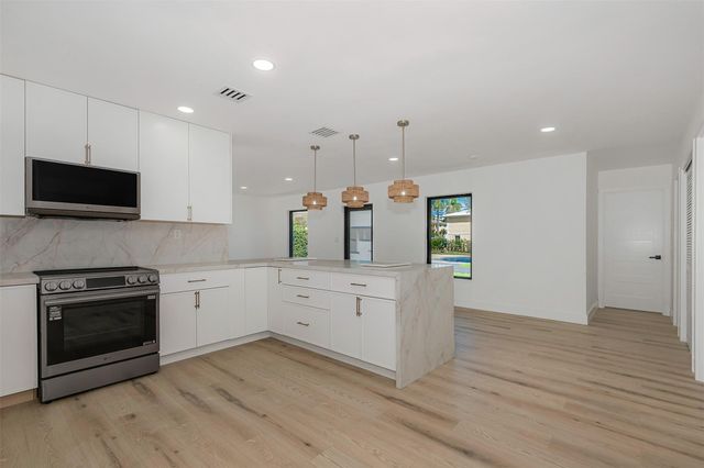 4721 Bayview Drive, Fort Lauderdale, FL 33308