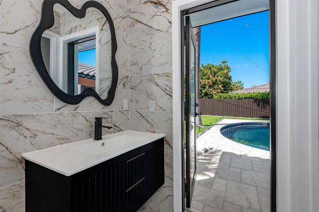 4721 Bayview Drive, Fort Lauderdale, FL 33308