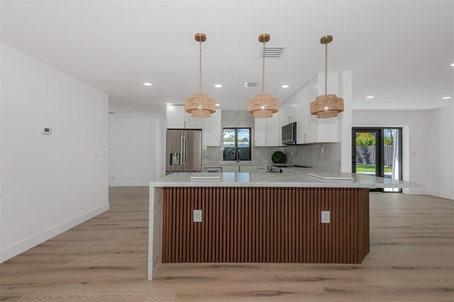 4721 Bayview Drive, Fort Lauderdale, FL 33308