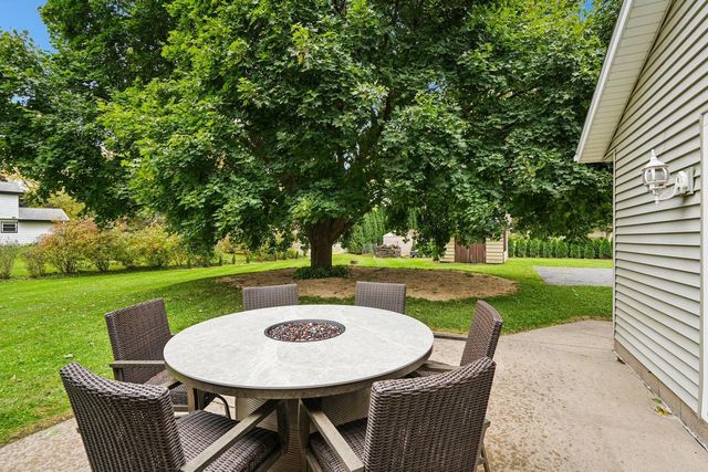 W284N6760 Parker PLACE, Hartland, WI 53029