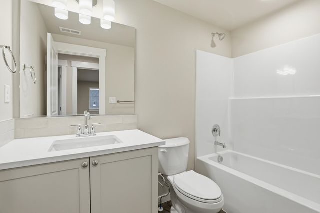 414 N Viewmont Ct, Greenacres, WA 99016