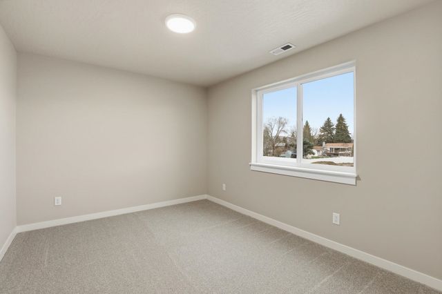 414 N Viewmont Ct, Greenacres, WA 99016