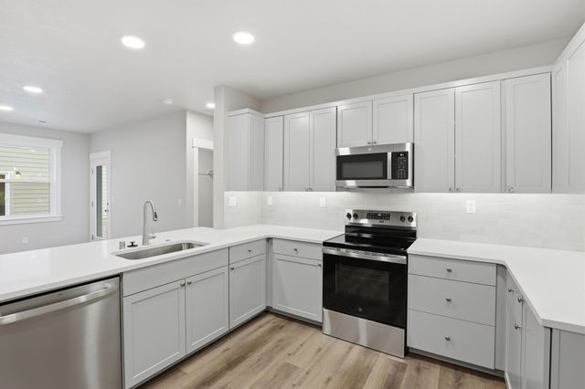 414 N Viewmont Ct, Greenacres, WA 99016
