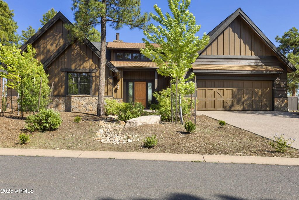 Image 1 of property listing at 2645 E TELLURIDE Drive, Flagstaff, AZ 86005