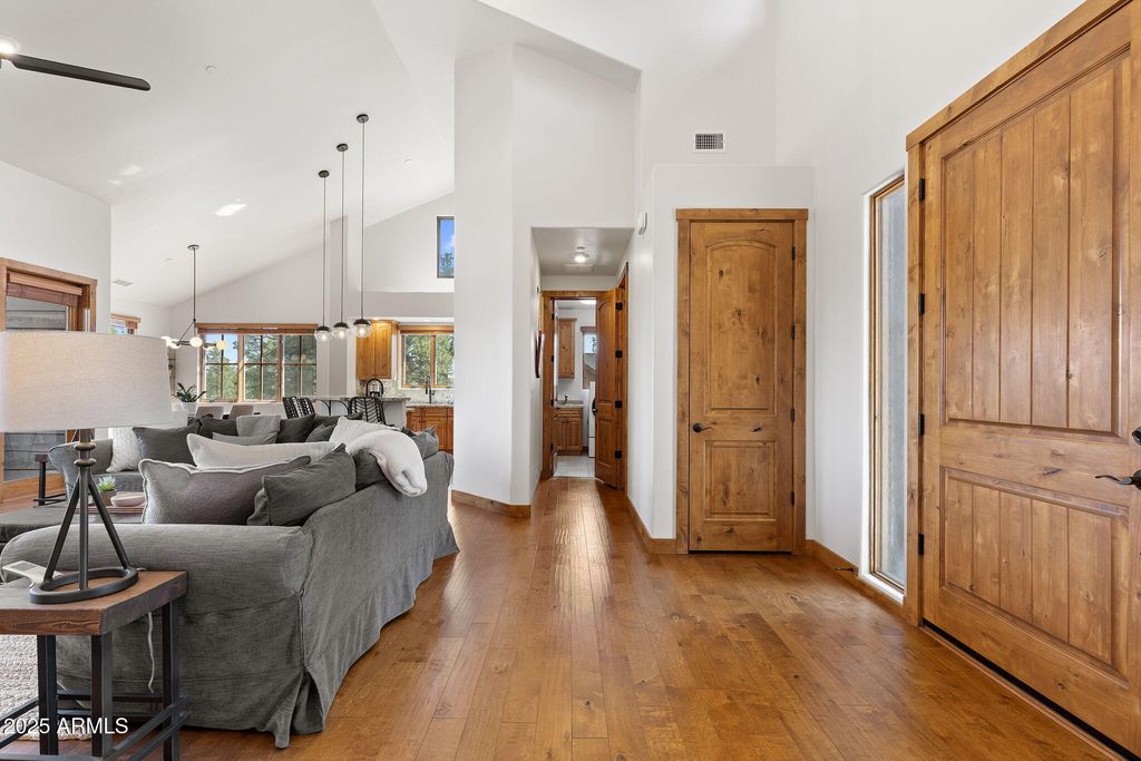 Image 10 of property listing at 2645 E TELLURIDE Drive, Flagstaff, AZ 86005