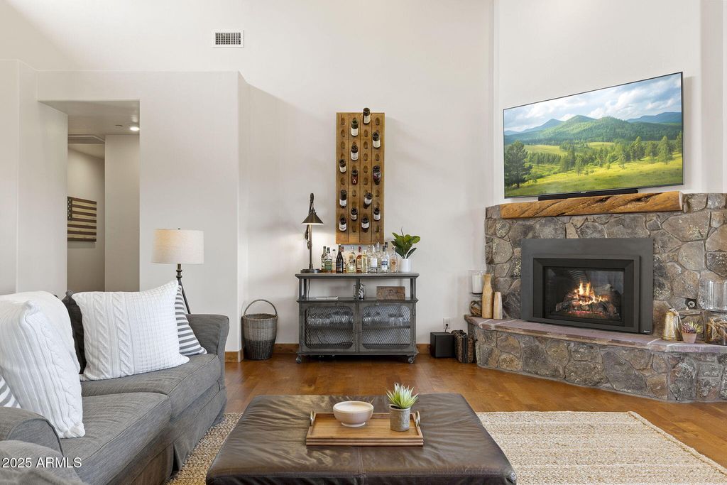 Image 11 of property listing at 2645 E TELLURIDE Drive, Flagstaff, AZ 86005