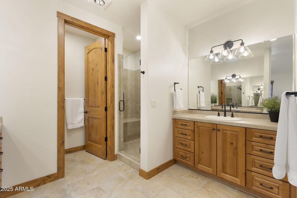 Image 25 of property listing at 2645 E TELLURIDE Drive, Flagstaff, AZ 86005