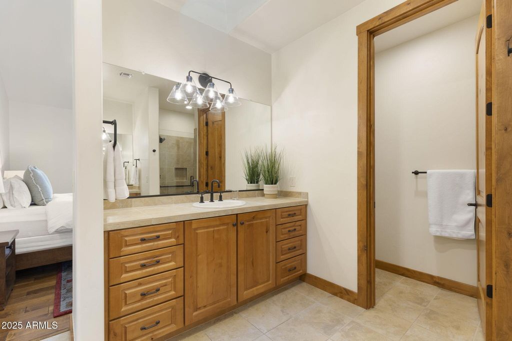 Image 26 of property listing at 2645 E TELLURIDE Drive, Flagstaff, AZ 86005