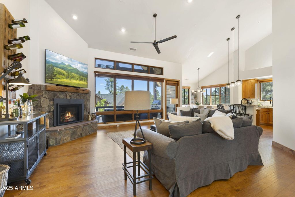 Image 5 of property listing at 2645 E TELLURIDE Drive, Flagstaff, AZ 86005