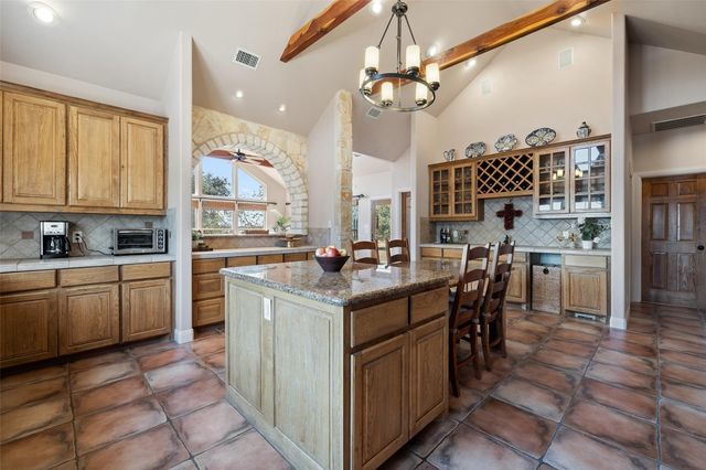 1120 Canyon View RD, Dripping Springs, TX 78620