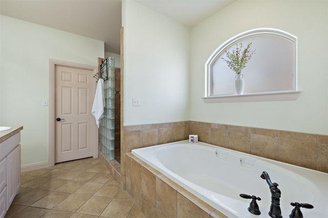 1120 Canyon View RD, Dripping Springs, TX 78620