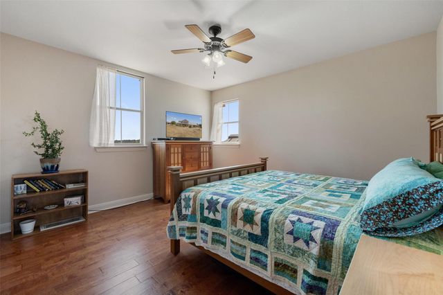 1120 Canyon View RD, Dripping Springs, TX 78620