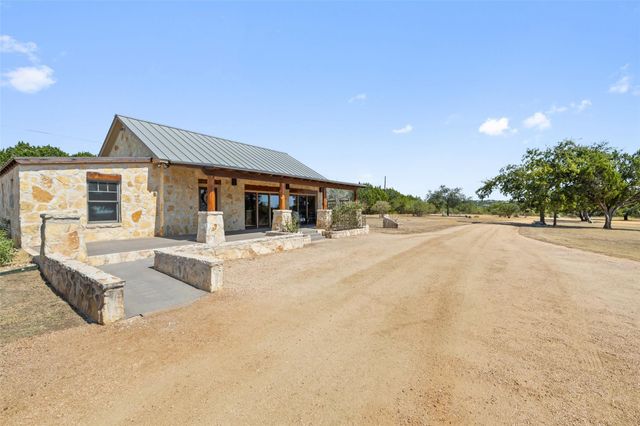 1120 Canyon View RD, Dripping Springs, TX 78620