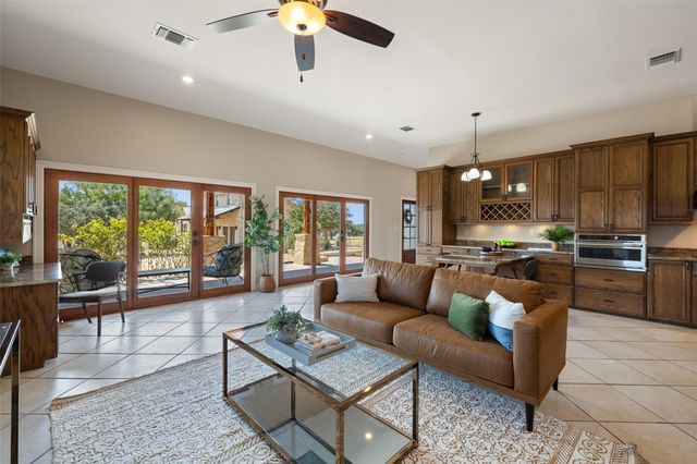 1120 Canyon View RD, Dripping Springs, TX 78620