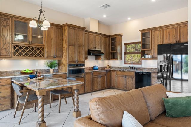 1120 Canyon View RD, Dripping Springs, TX 78620