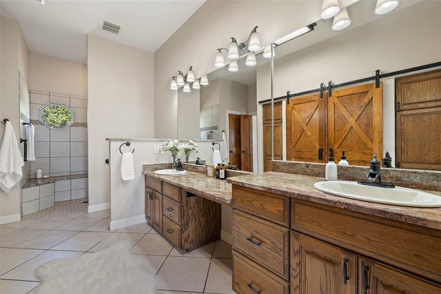 1120 Canyon View RD, Dripping Springs, TX 78620