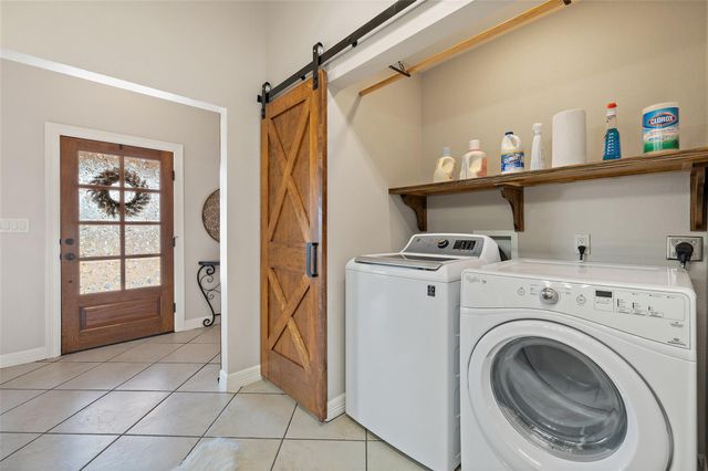 1120 Canyon View RD, Dripping Springs, TX 78620