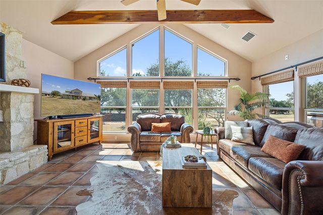 1120 Canyon View RD, Dripping Springs, TX 78620