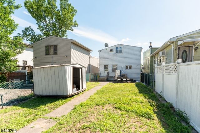 411 Sheridan Pl, Fairview Boro, NJ 07022