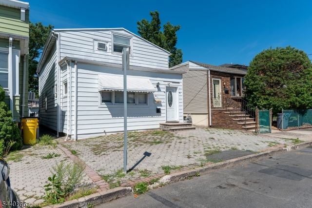 411 Sheridan Pl, Fairview Boro, NJ 07022