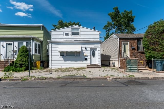 411 Sheridan Pl, Fairview Boro, NJ 07022