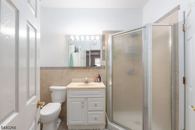 411 Sheridan Pl, Fairview Boro, NJ 07022