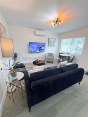 735 NE 15th St 4, Fort Lauderdale, FL 33304